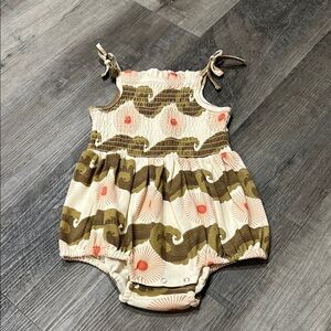 4 for $20 Kate quinn Sleveless romper in EUC size 18-24M